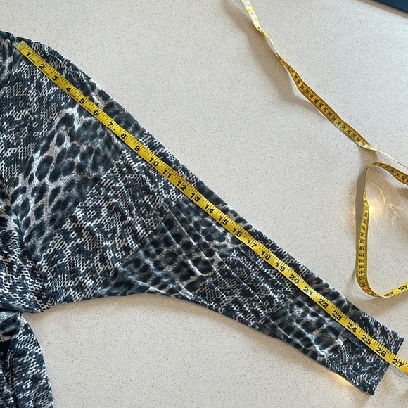 Michael Kors Size L Animal Snake Print Lightweight Long Sleeve T Shirt Top - Picture 6 of 11